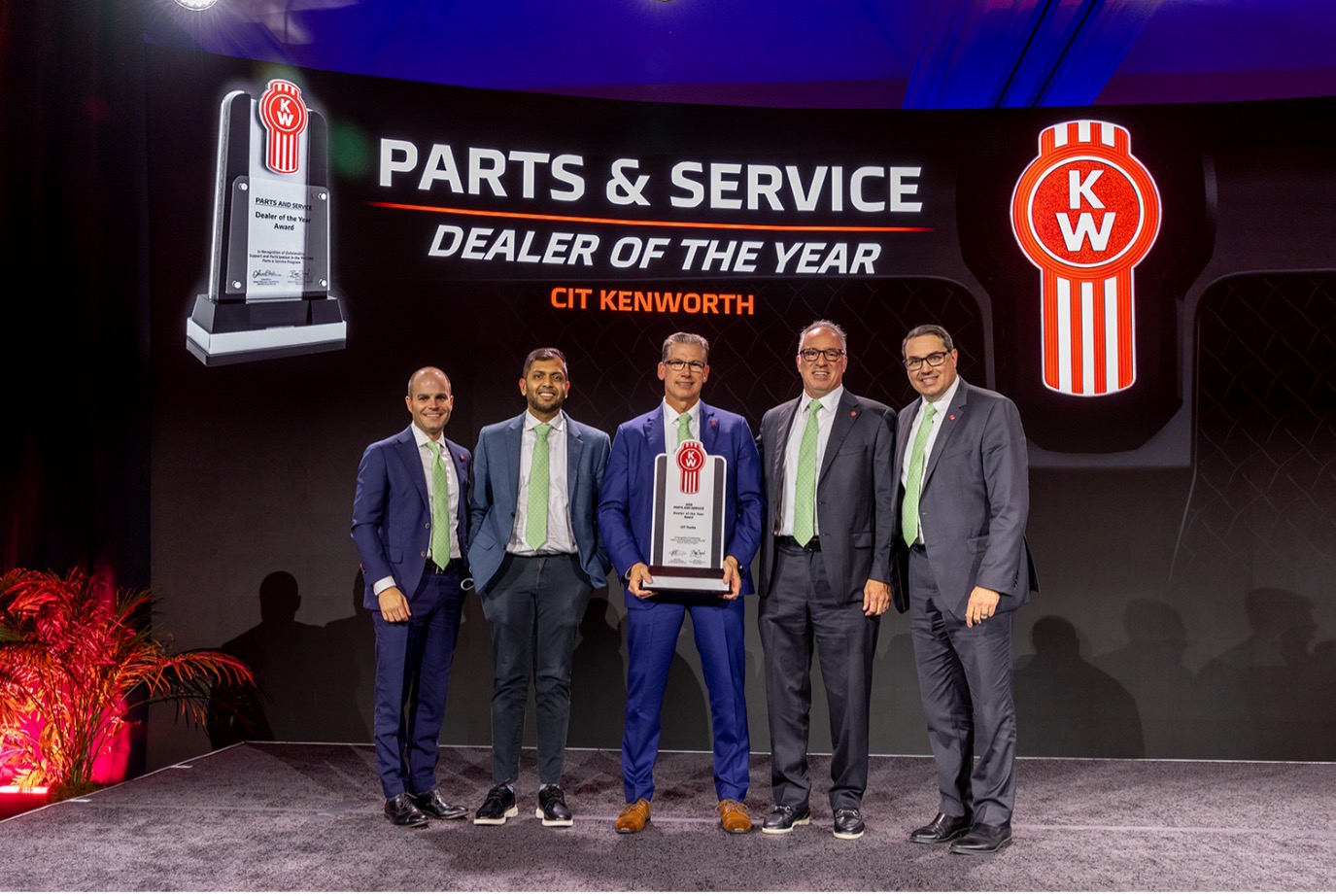 CIT Trucks receiving The 2025 Kenworth Parts and Service Dealer of the Year Award