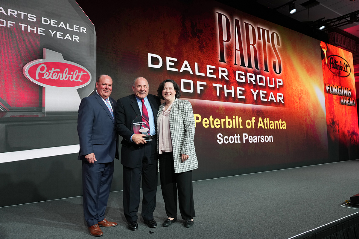 Peterbilt of Atlanta receiving 2021 Peterbilt Parts and Service Dealer of the Year award 