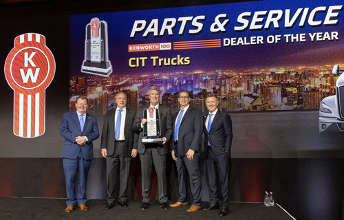 CIT Trucks receiving the 2022 Kenworth Parts and Service Dealer of the Year award