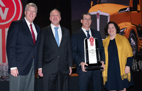 CIT Trucks receiving 2021 Kenworth Parts and Service Dealer of the Year award