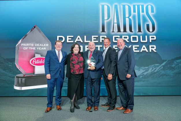 Peterbilt of Atlanta receiving the 2022 Peterbilt Parts Dealer of the Year award